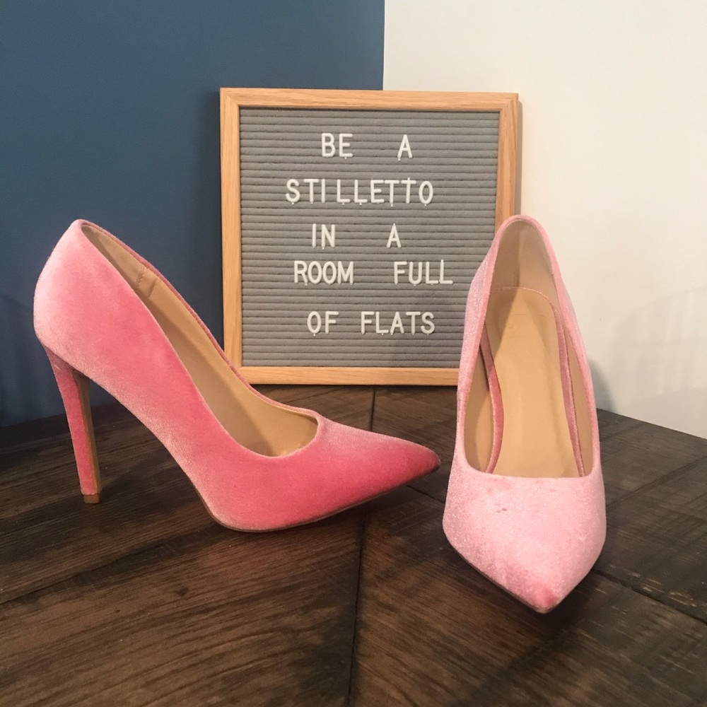 Pink Velvet Pumps💗💗